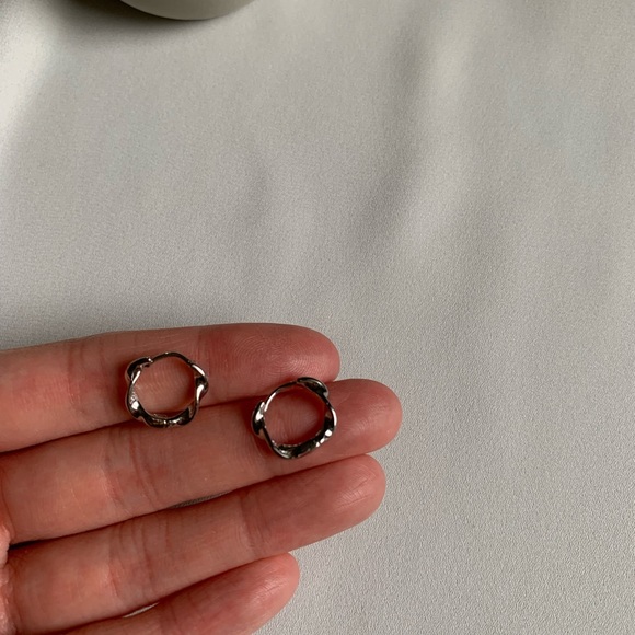[🍍2 for $22] Simple Mini Silver Hoops - Wavy - Picture 6 of 6